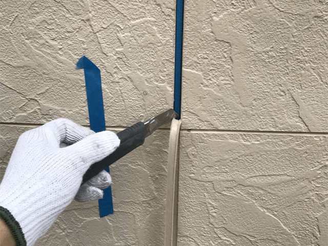 外壁塗装、内装外装工事のSKハウジング株式会社 コーキング作業
